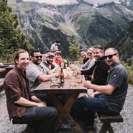 Mountain אכסניה